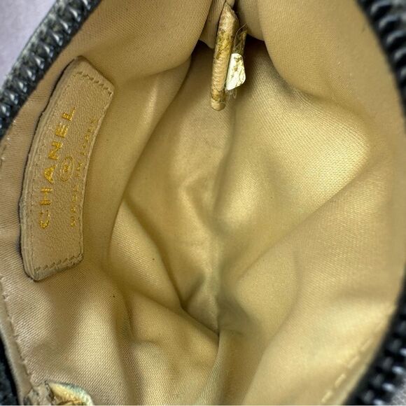 CHANEL Lambskin Camellia Embossed Key Holder Case Black - Picture 12 of 15